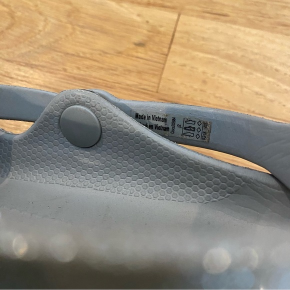 Crocs Silver Sparkle Clogs Size J2 - Picture 4 of 7